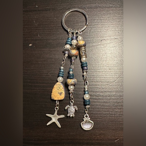 Beachy beaded keychain - Picture 2 of 2